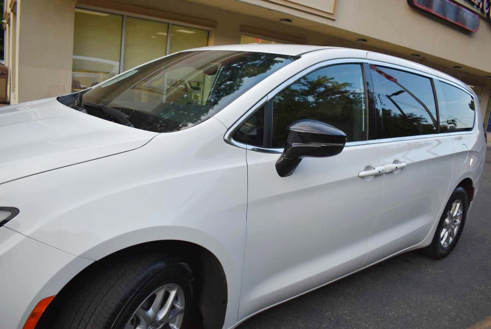 Used 2025 Chrysler Pacifica Select FWD image 56