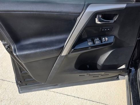 Used 2016 Toyota RAV4 Limited image 25