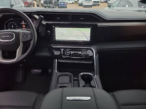 Used 2025 GMC Sierra 2500 Denali image 12