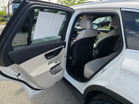 Used 2026 Mercedes-Benz GLC 300 image 17