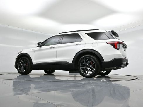 Certified 2025 Ford Explorer ST-Line w/ Premium Package image 54