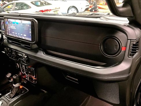 Used 2024 Jeep Wrangler Rubicon image 17