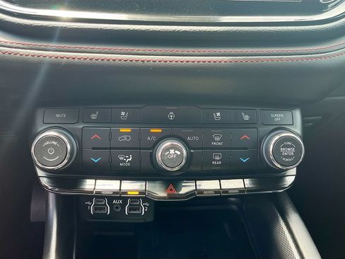 Used 2023 Dodge Durango R/T RWD image 16