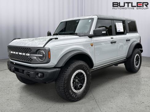 Used 2023 Ford Bronco Badlands image 2