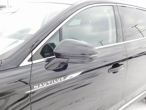 Used 2023 Lincoln Nautilus AWD w/ Premium Package image 11