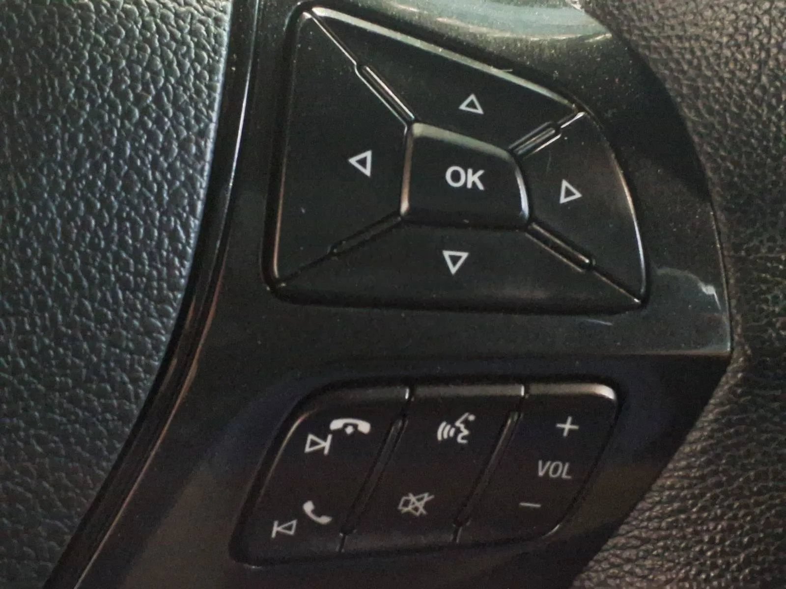 Used 2018 Ford Explorer XLT w/ Equipment Group 202A AWD/4WD image 28