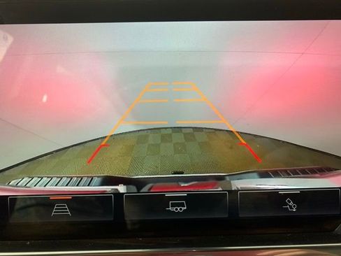 Used 2025 GMC Sierra 2500 SLT w/ SLT Convenience Package AWD/4WD image 9