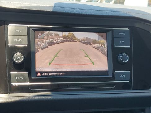Certified 2022 Volkswagen Jetta SE FWD image 25