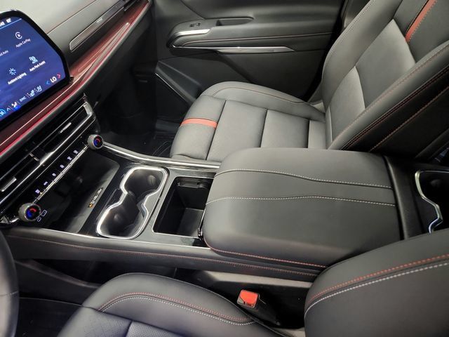 Used 2025 Chevrolet Traverse RS FWD image 38