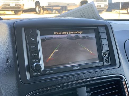 Used 2018 Dodge Grand Caravan SE FWD image 12