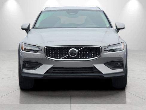 Used 2024 Volvo V60 B5 Cross Country Ultimate image 10