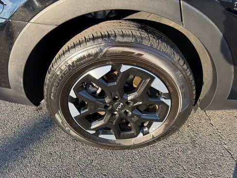 Used 2025 Kia Sorento S image 14