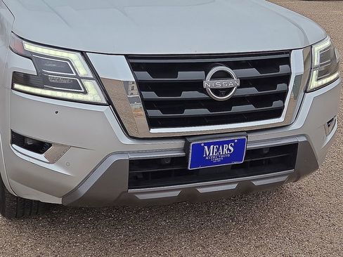 Used 2024 Nissan Armada SL image 10