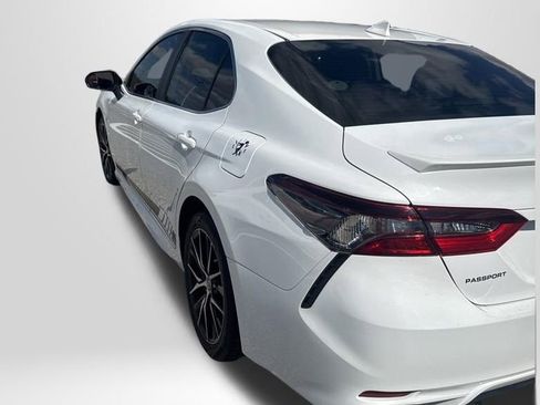 Used 2022 Toyota Camry SE image 7