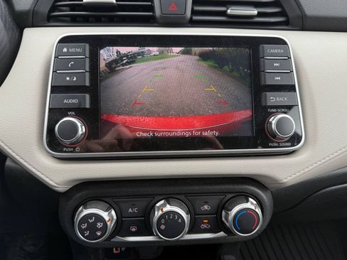 Used 2021 Nissan Versa SV FWD image 11
