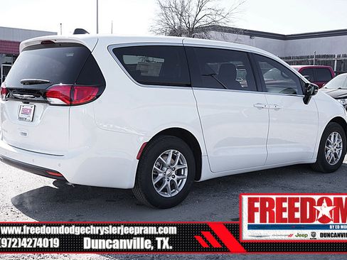 New 2025 Chrysler Voyager LX image 5