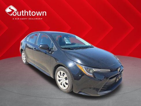 Used 2023 Toyota Corolla LE FWD image 1