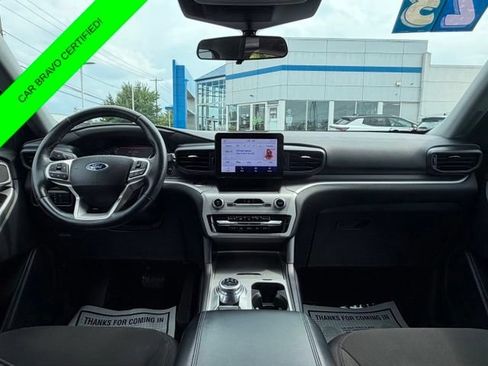 Used 2023 Ford Explorer XLT AWD/4WD image 4