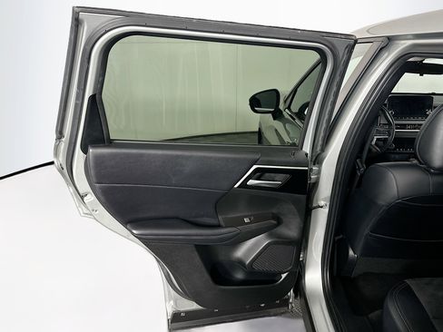 Used 2024 Mitsubishi Outlander SE image 25