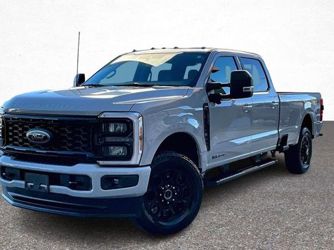 Used 2025 Ford F250 Lariat w/ Black Appearance Package image 4