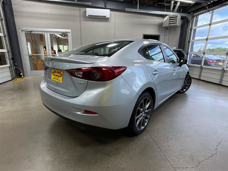 Used 2018 MAZDA MAZDA3 Touring FWD image 5
