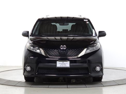 Used 2015 Toyota Sienna SE FWD image 2