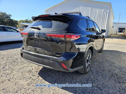 Used 2023 Toyota Highlander XLE image 7