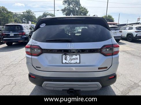 Used 2025 Honda Pilot TrailSport image 6