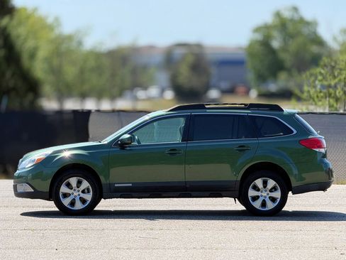 Used 2011 Subaru Outback 2.5i Limited image 8