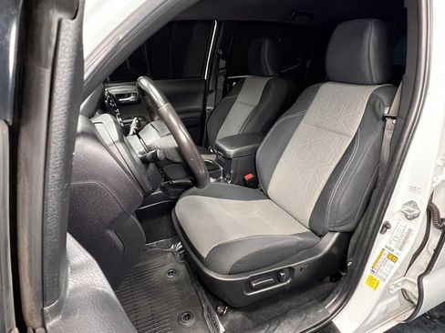 Used 2022 Toyota Tacoma TRD Off-Road image 3