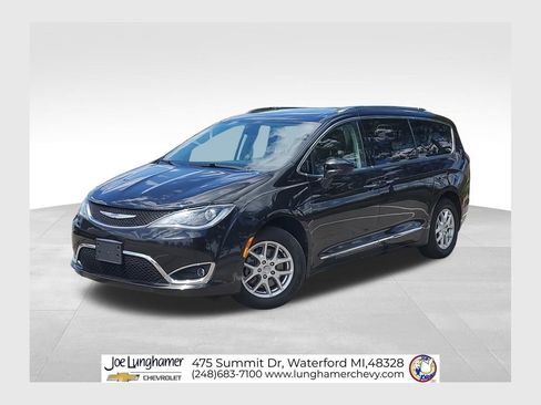 Used 2020 Chrysler Pacifica Touring-L FWD image 1