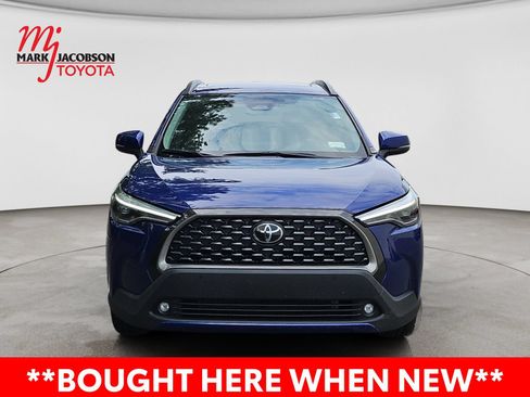 Used 2023 Toyota Corolla Cross XLE w/ Convenience Package AWD/4WD image 3