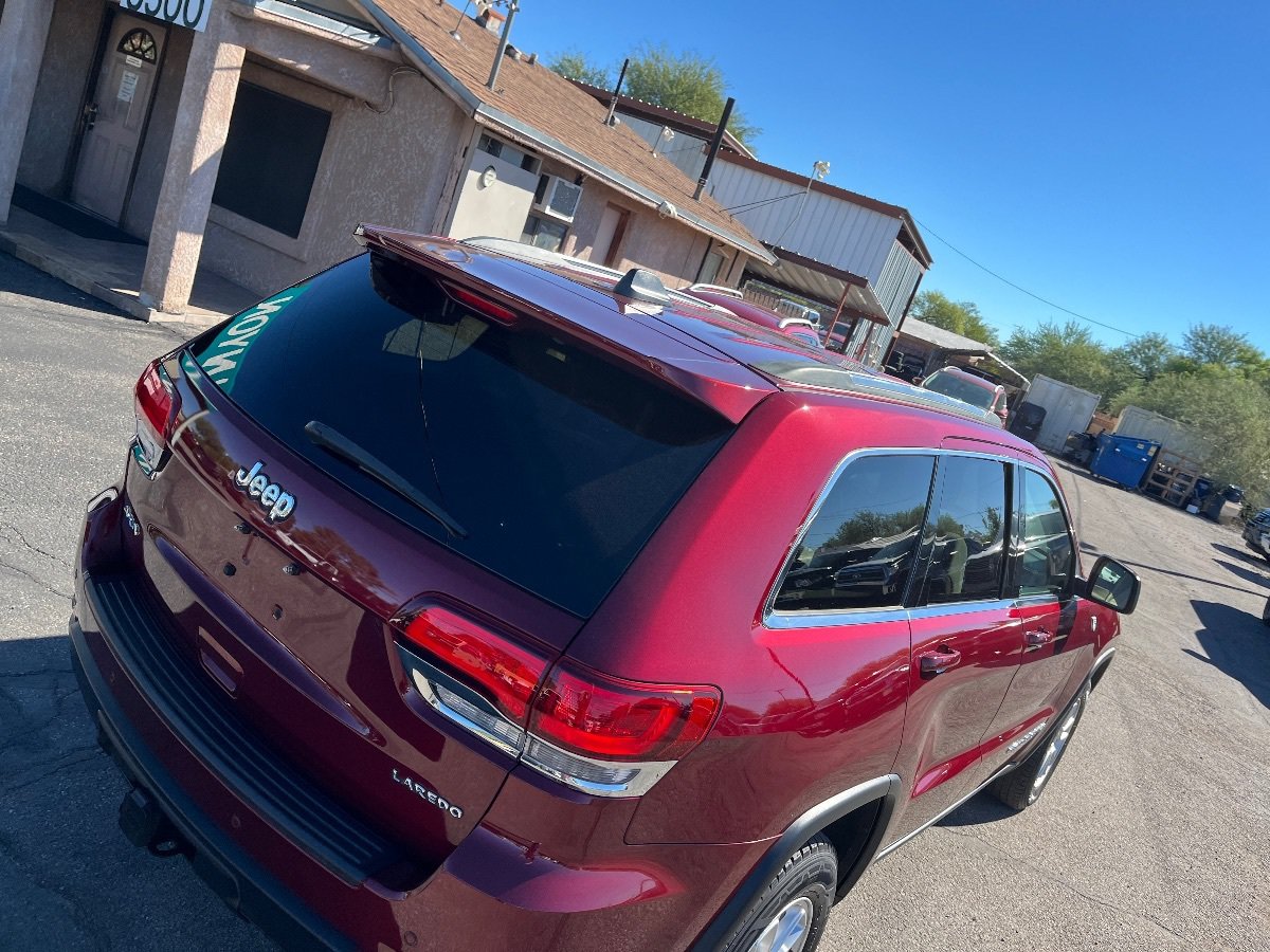 Used 2020 Jeep Grand Cherokee Laredo AWD/4WD image 47