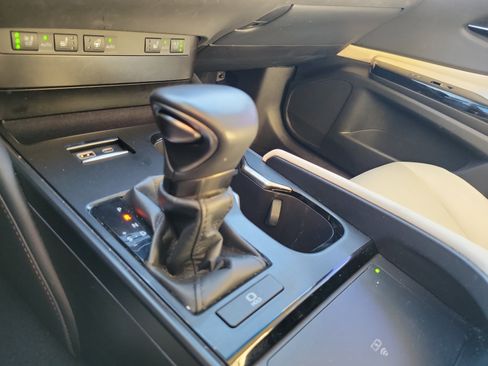 Used 2024 Lexus ES 350 w/ Premium Package image 26