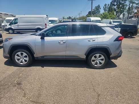 Used 2020 Toyota RAV4 LE w/ Carpet Mat Package AWD/4WD image 9