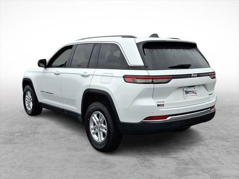 Certified 2023 Jeep Grand Cherokee Laredo image 3