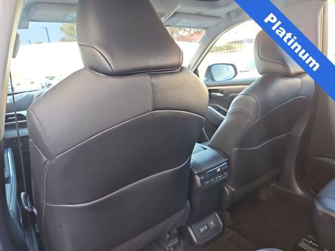 Used 2023 Toyota Highlander Platinum FWD image 16