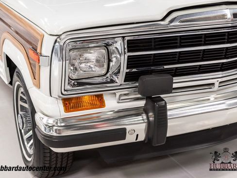 Used 1991 Jeep Grand Wagoneer 4dr Wagon 4WD image 29