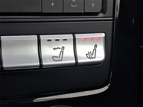 Used 2019 Mercedes-Benz SLC 300 w/ Premium Package image 26