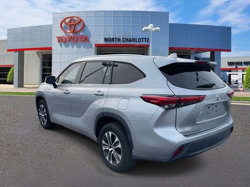 Used 2021 Toyota Highlander XLE image 8