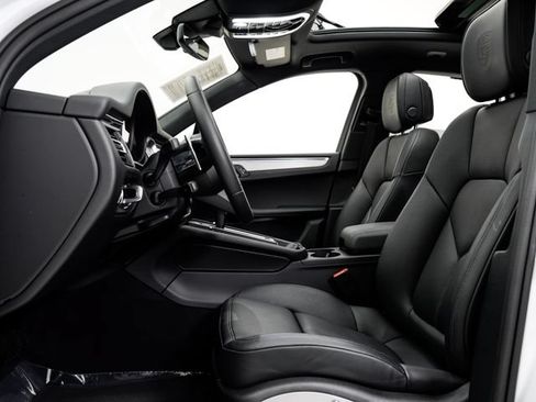 Certified 2026 Porsche Macan AWD/4WD image 8