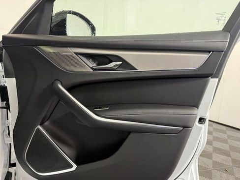 Used 2025 Jaguar F-PACE R-Dynamic S image 33