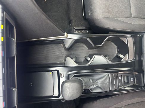 Used 2025 Toyota Camry LE image 40