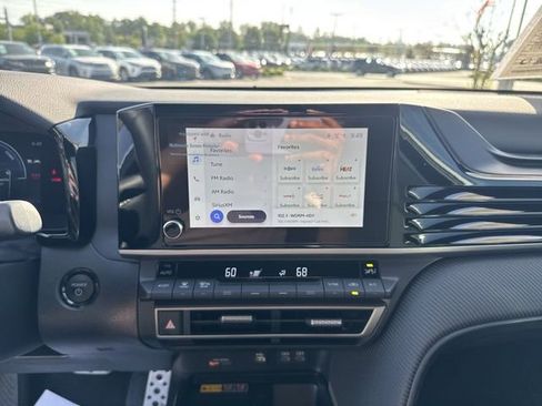 Used 2025 Toyota Camry SE w/ Convenience Package FWD image 16