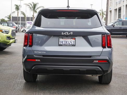 Certified 2023 Kia Sorento LX FWD image 6