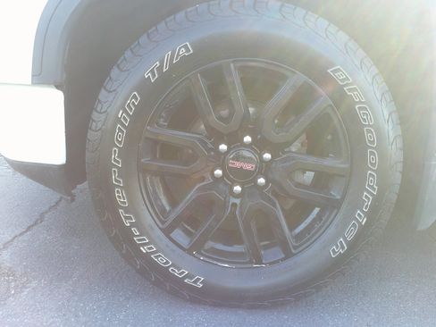 Used 2021 GMC Sierra 1500 Elevation w/ X31 Off-Road Package AWD/4WD image 11