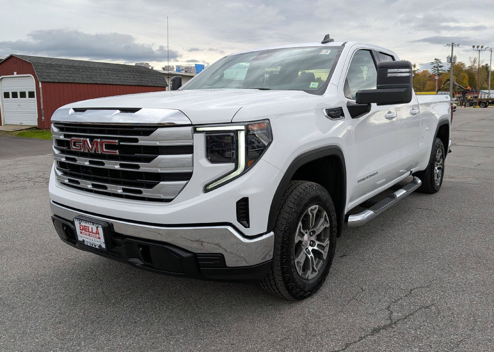 Used 2025 GMC Sierra 1500 SLE AWD/4WD image 4
