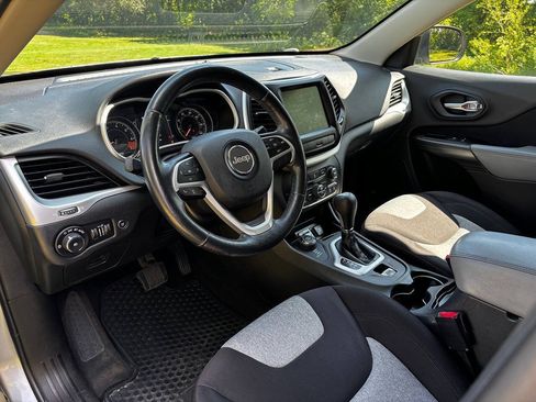 Used 2014 Jeep Cherokee Latitude w/ Comfort/Convenience Group AWD/4WD image 10