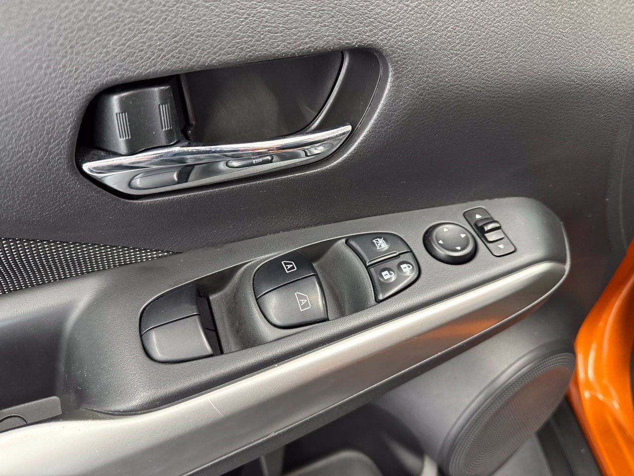 Used 2018 Nissan Kicks SV w/ Exterior Package FWD image 31
