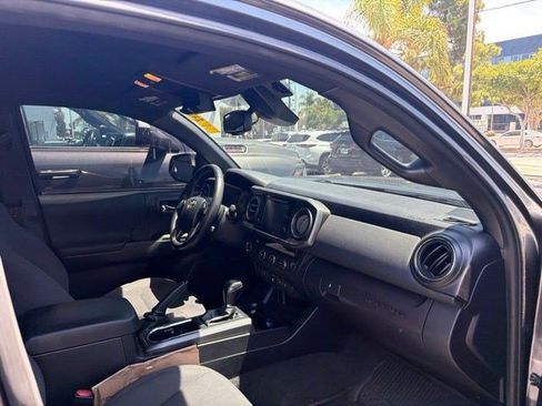 Used 2018 Toyota Tacoma TRD Off-Road RWD image 13